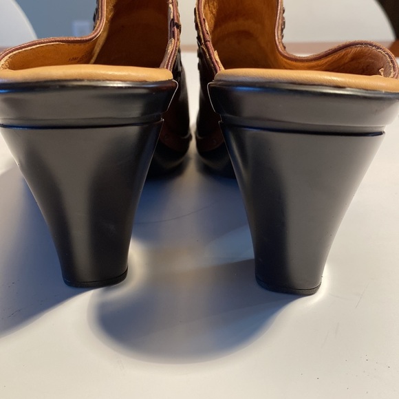 Sofft clogs mules slip-in shoes with heels. All leather. Size 10. - Picture 3 of 6
